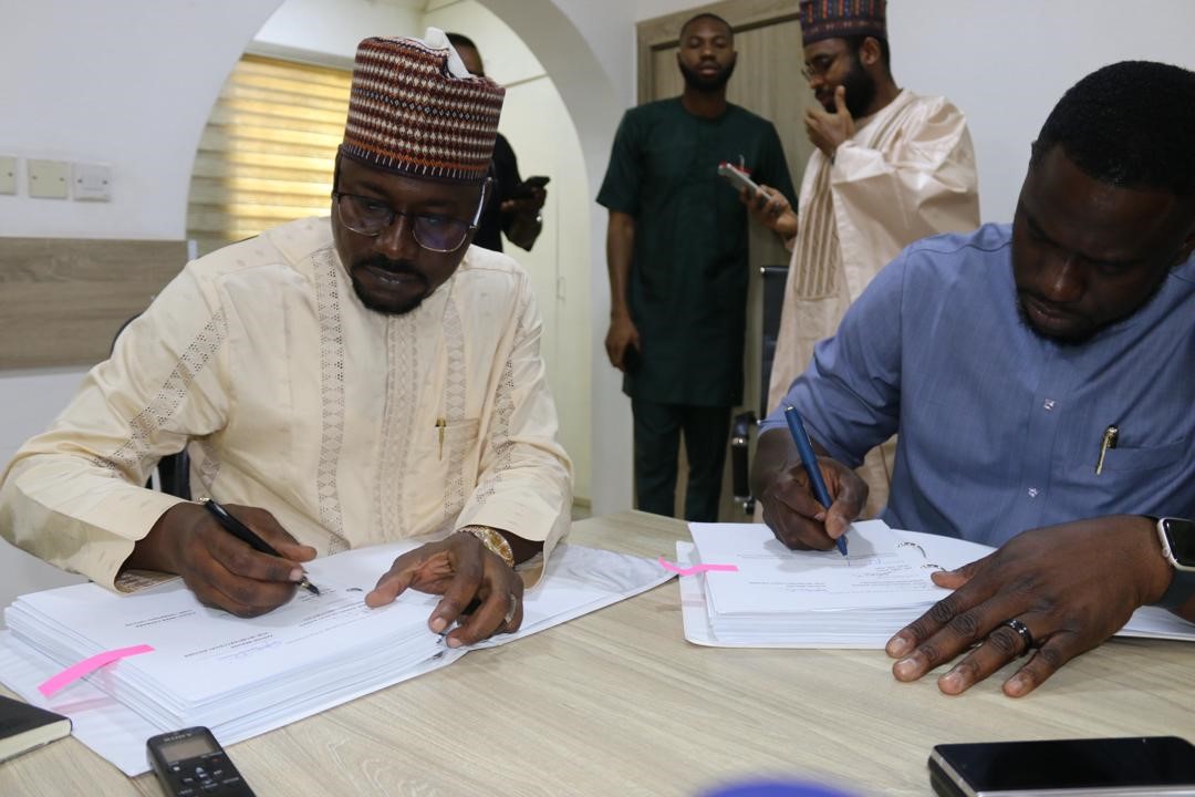 The Head of Project Management Unit (HPMU) of the Nigeria Electrification Project (NEP), Abba Aliyu Abubakar (L) and C.E.O. of ACOB Lighting Tech. Ltd., Mr. Alexander Obiechina (R) at the grant signing.
