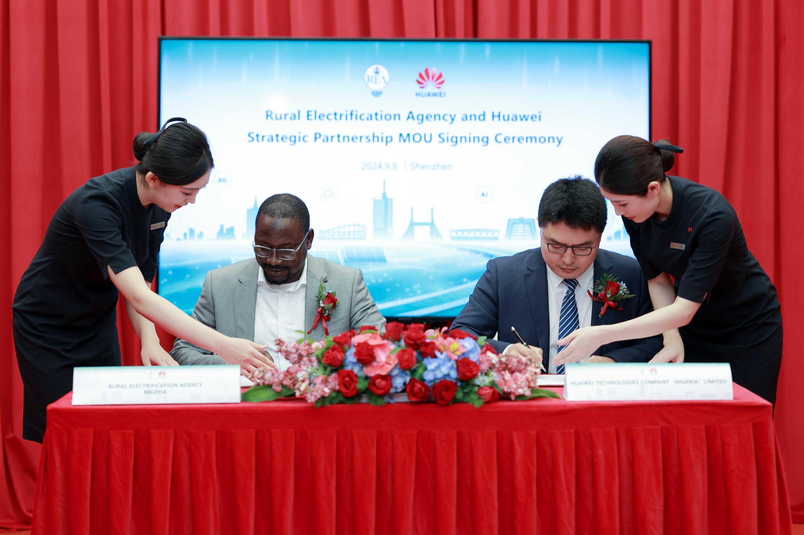 MD/CEO R.E.A ABBA Aliyu Abubakar, signing agreement with Zhilin Ni Director Huawei Nigeria, on establishment of a World-class mini-grid simulation and technical standardization Centre for R.E.A, at Huawei HQ, Shenzen, China on 5th September, 2024.